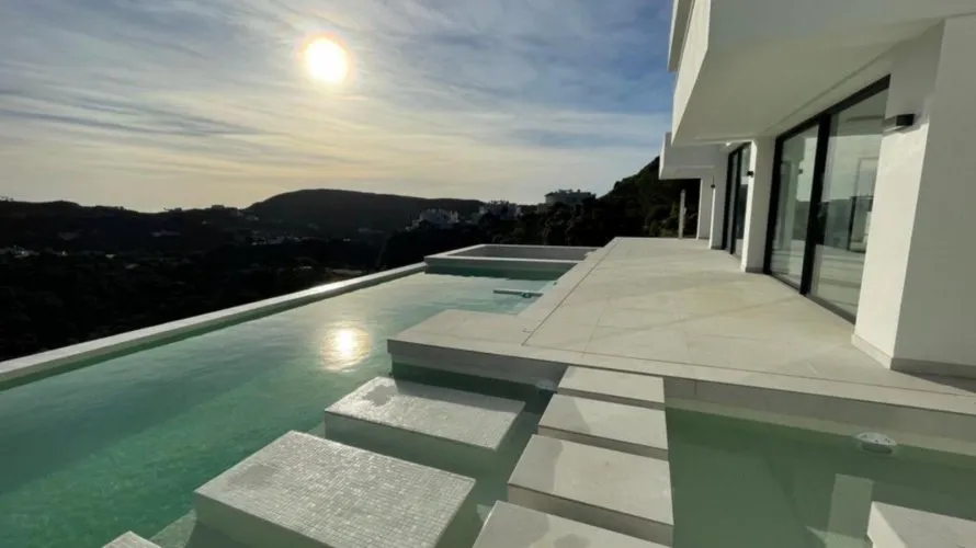 Villa de 5 dormitorios en Benahavís, Spain No. 30584 № 4