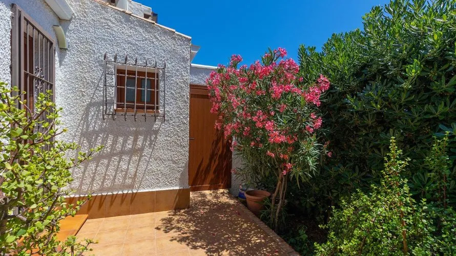 Villa de 4 dormitorios en Alicante, Spain No. 31026 № 17