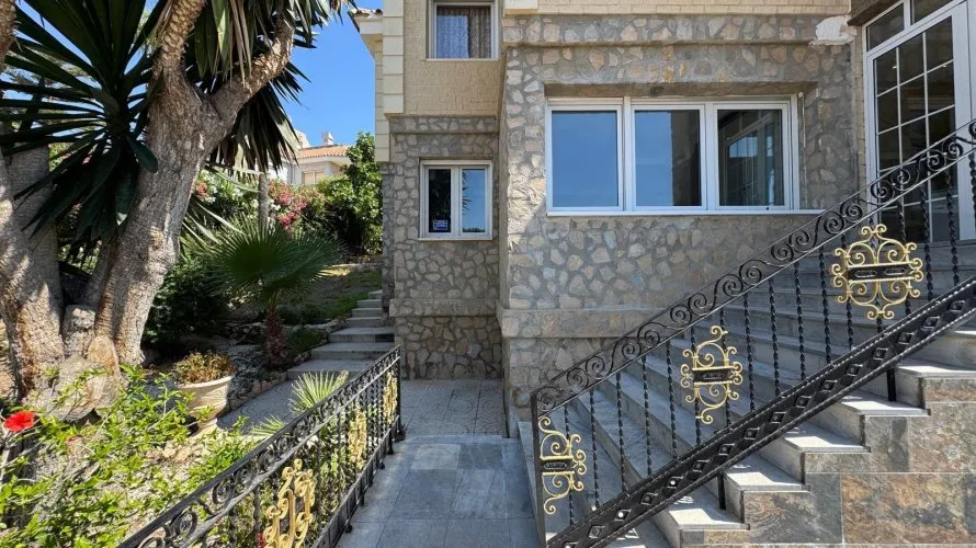 Villa de 5 dormitorios en Campoamor, Spain No. 31034 № 12