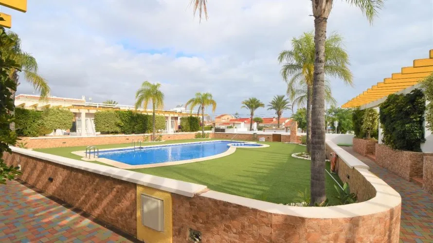 Bungalow de 2 dormitorios en Mil Palmeras, Spain No. 31252 № 17