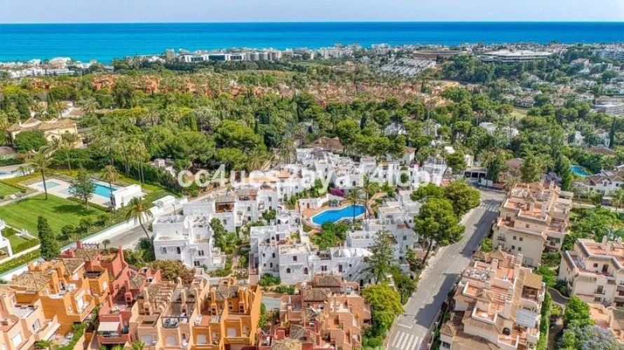 Casa adosada de 3 dormitorios en Nueva Andalucía, Spain No. 31068 № 3