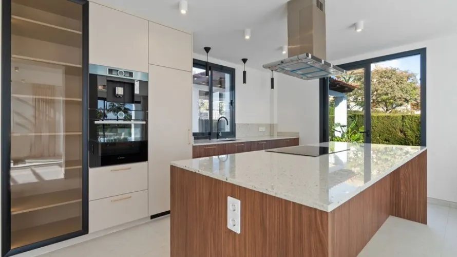 Villa de 4 dormitorios en Marbella, Spain No. 31052 № 6