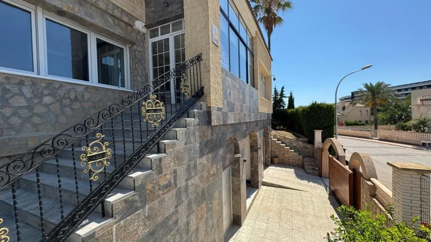 Villa de 5 dormitorios en Campoamor, Spain No. 31034 № 13