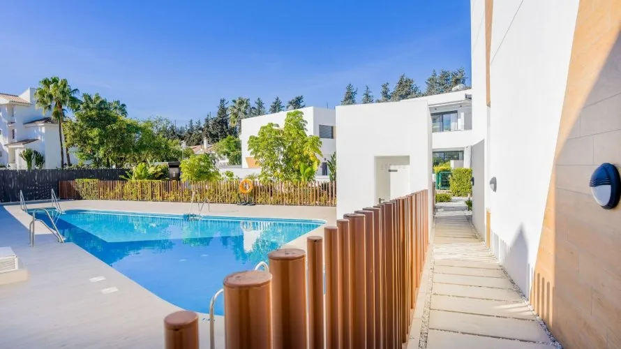 Casa adosada de 4 dormitorios en Marbella, Spain No. 30593 № 3