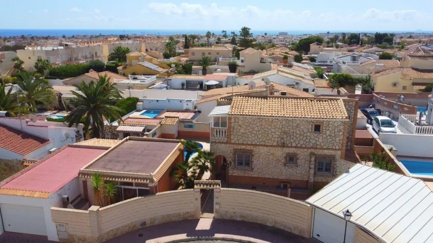 Villa de 4 dormitorios en Alicante, Spain No. 31172 № 22