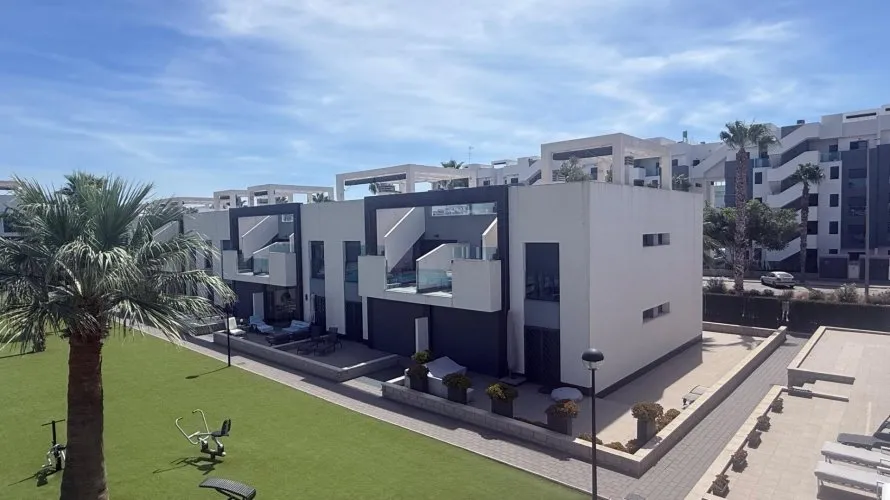 Bungalow de 160m² en Guardamar del Segura, Spain No. 31116