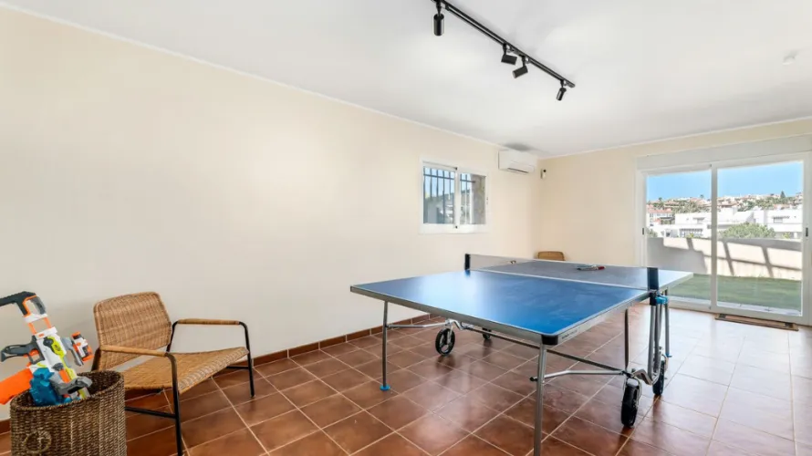 Villa de 5 dormitorios en Mijas Costa, Spain No. 31075 № 1