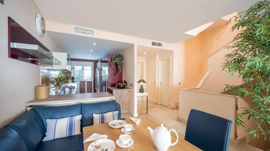 Сasa de 5 dormitorios en Manilva, Spain No. 30591