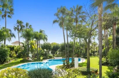 Villa de 5 dormitorios en Marbella, Spain No. 31050