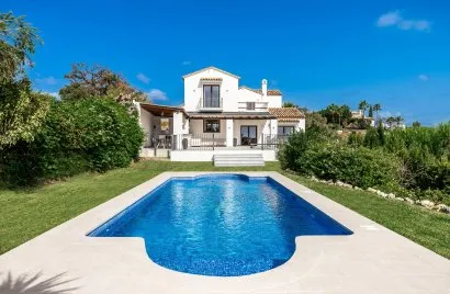 Villa de 5 dormitorios en Estepona, Spain No. 30632
