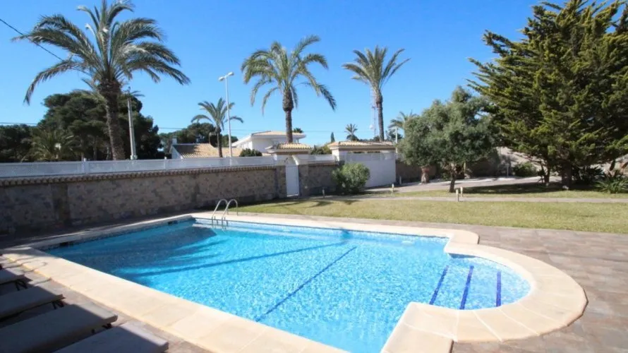 Villa de 5 dormitorios en Cabo Roig, Spain No. 30972 № 1