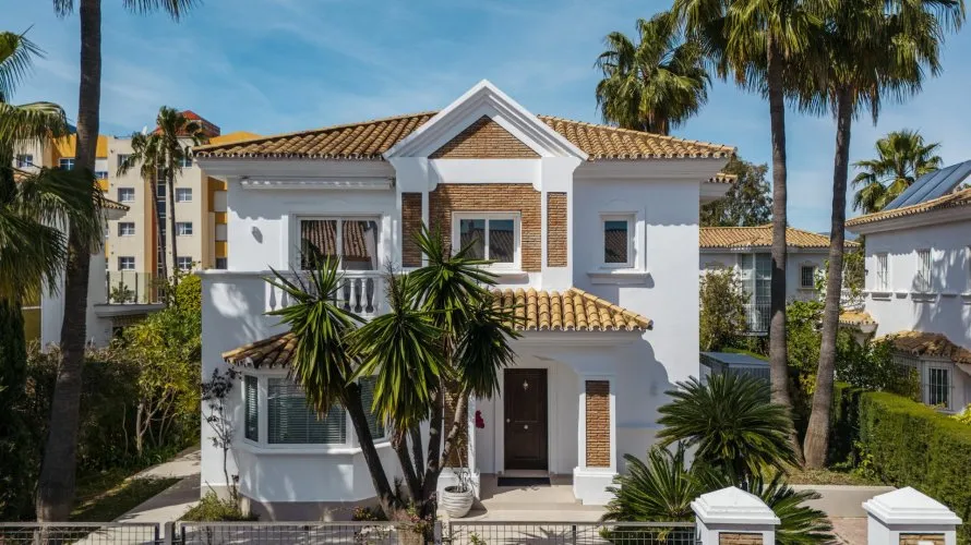 Сasa de 4 dormitorios en Estepona, Spain No. 31037 № 1