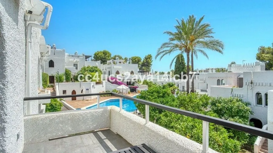 Casa adosada de 3 dormitorios en Nueva Andalucía, Spain No. 31068 № 1