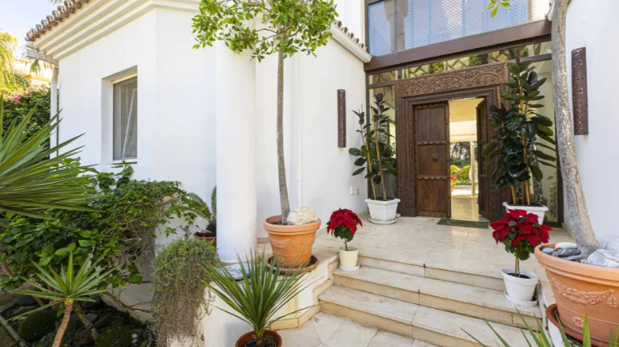 Villa de 4 dormitorios en Marbella, Spain No. 31131 № 1