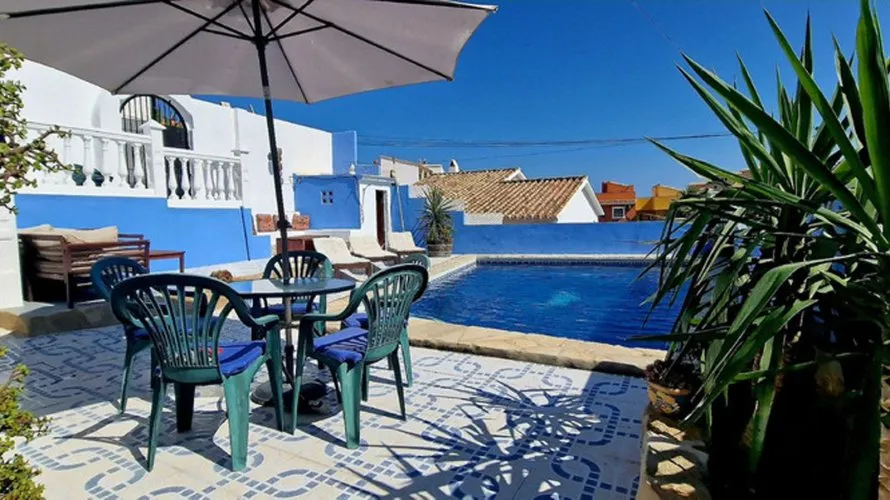 Villa de 4 dormitorios en Fuengirola, Spain No. 30724 № 1