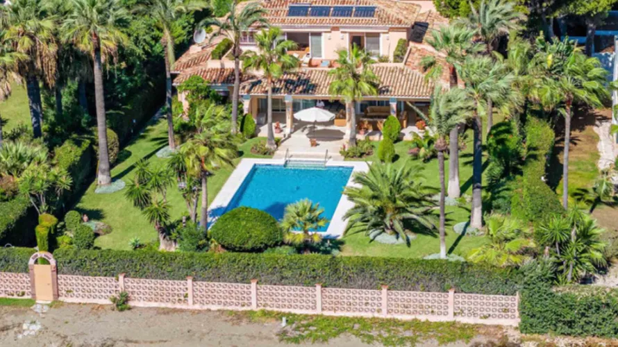 Сasa de 9 dormitorios en Estepona, Spain No. 30725 № 1