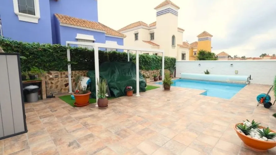 Villa de 4 dormitorios en Campoamor, Spain No. 31258 № 2