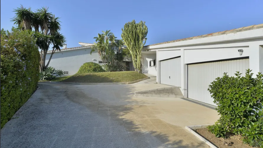 Villa de 6 dormitorios en Marbella, Spain No. 31129