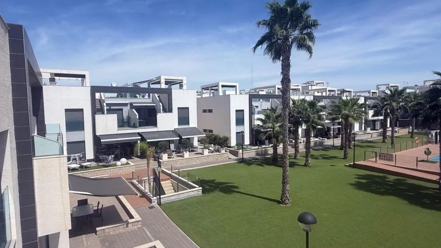 Bungalow de 160m² en Guardamar del Segura, Spain No. 31116 № 1