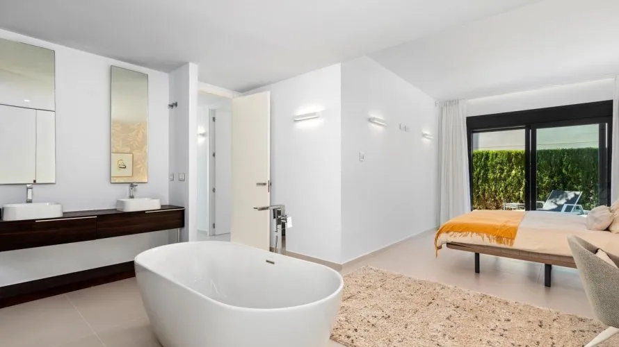 Villa de 4 dormitorios en Campoamor, Spain No. 30705 № 26