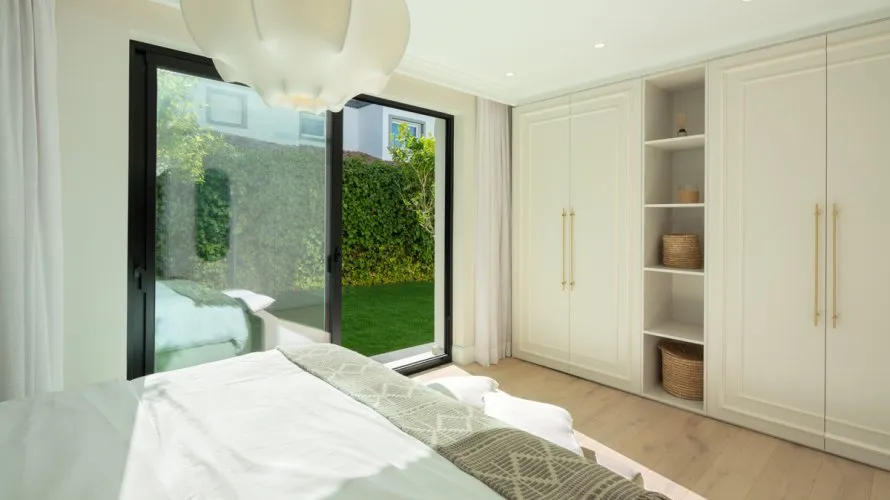 Villa de 5 dormitorios en Nueva Andalucía, Spain No. 30592 № 1