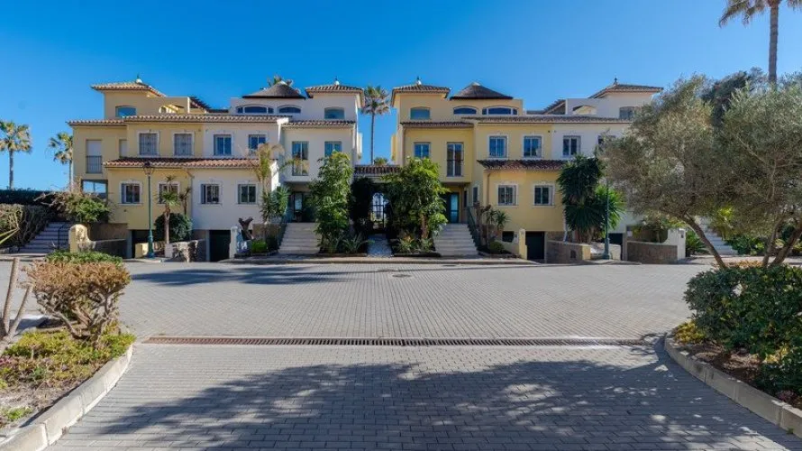 Casa adosada de 3 dormitorios en Estepona, Spain No. 30756 № 27