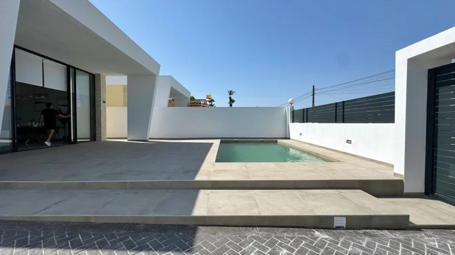 Villa de 3 dormitorios en Torrevieja, Spain No. 30661