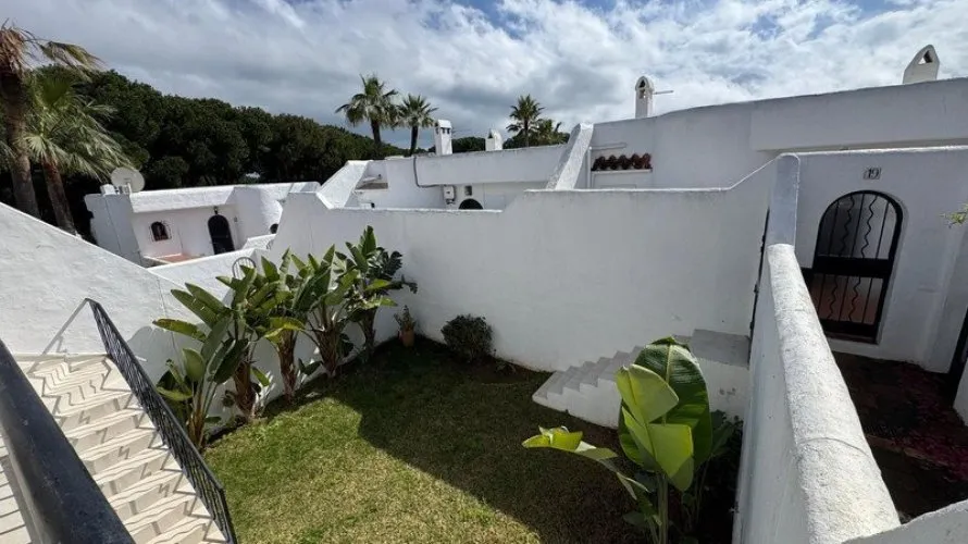 Casa adosada de 2 dormitorios en Marbella, Spain No. 30994
