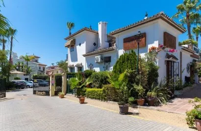 Casa adosada de 3 dormitorios en Estepona, Spain No. 30756