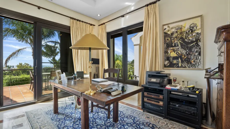 Villa de 5 dormitorios en Benahavís, Spain No. 30739