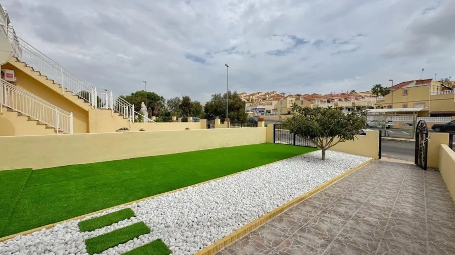 Bungalow de 3 dormitorios en Campoamor, Spain No. 31187