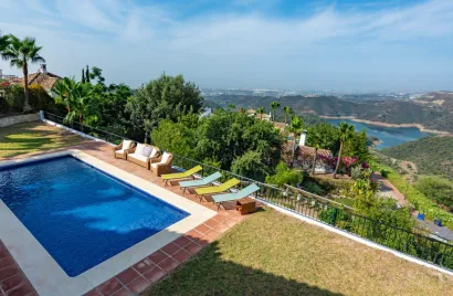 Villa de 6 dormitorios en Marbella, Spain No. 30639