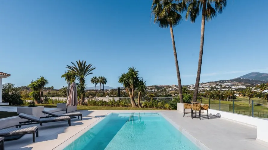 Villa de 5 dormitorios en Nueva Andalucía, Spain No. 30528 № 1