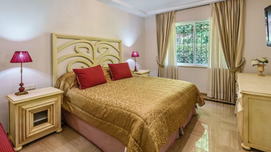 Сasa de 9 dormitorios en Estepona, Spain No. 30725 № 13