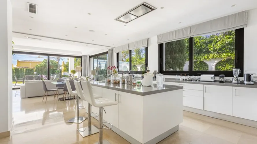 Villa de 7 dormitorios en Marbella, Spain No. 30606 № 8