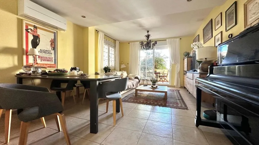 Сasa de 4 dormitorios en L'Alfàs del Pi, Spain No. 31007 № 1