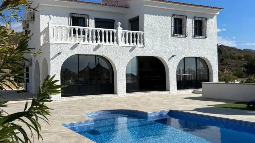 Сasa de 4 dormitorios en Villajoyosa, Spain No. 31120 № 1