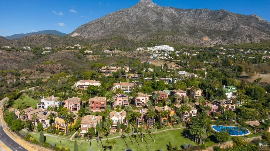 Сasa de 5 dormitorios en Marbella, Spain No. 30514 № 1