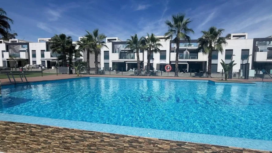 Bungalow de 160m² en Guardamar del Segura, Spain No. 31116 № 27