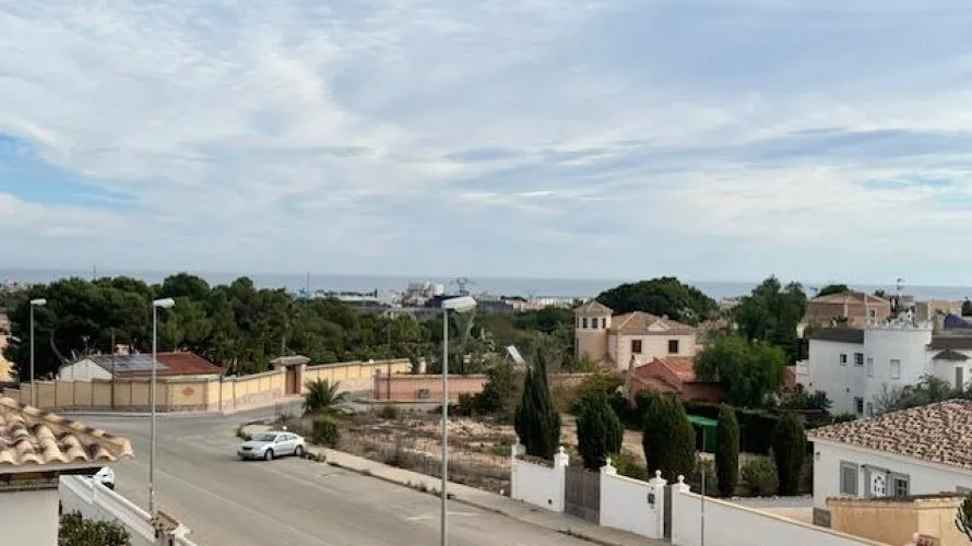 Villa de 4 dormitorios en Alicante, Spain No. 30946