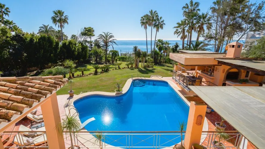 Villa de 8 dormitorios en Estepona, Spain No. 30585 № 8