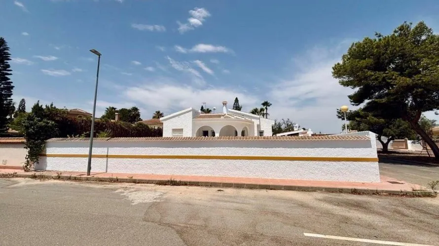 Villa de 3 dormitorios en Ciudad Quesada, Spain No. 31161