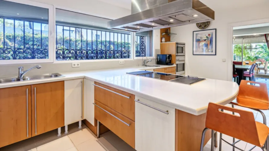 Сasa de 9 dormitorios en Estepona, Spain No. 30725 № 8