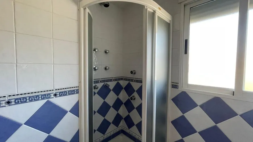 Villa de 4 dormitorios en Villajoyosa, Spain No. 30873 № 24