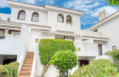 Casa adosada de 3 dormitorios en Estepona, Spain No. 31065