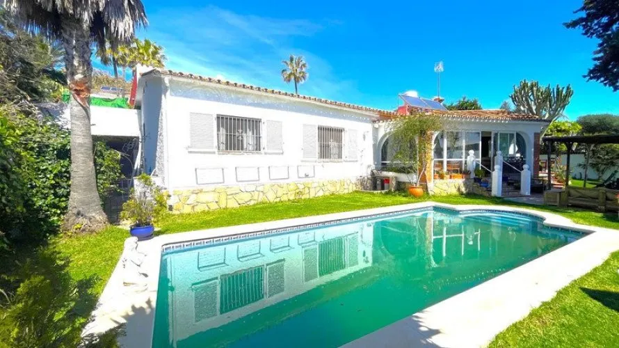 Villa de 4 dormitorios en Sotogrande, Spain No. 30760