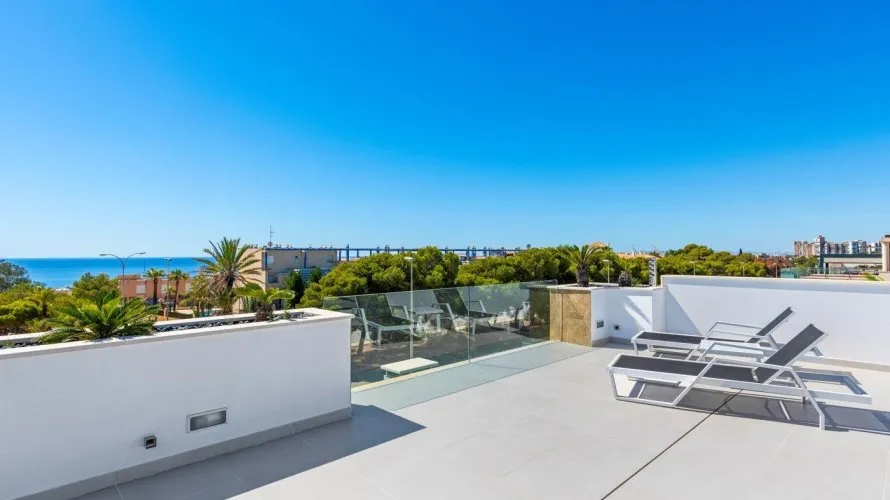 Villa de 4 dormitorios en Campoamor, Spain No. 30705 № 9