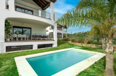 Villa de 4 dormitorios en Estepona, Spain No. 30504