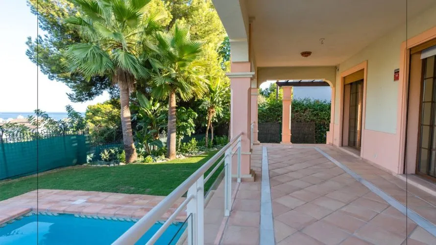 Villa de 4 dormitorios en Marbella, Spain No. 30507 № 2