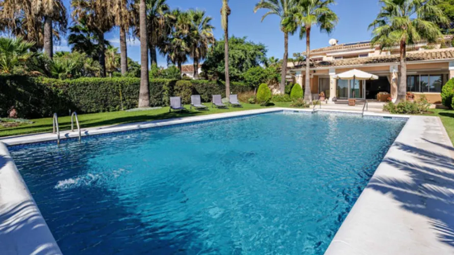 Сasa de 9 dormitorios en Estepona, Spain No. 30725 № 18